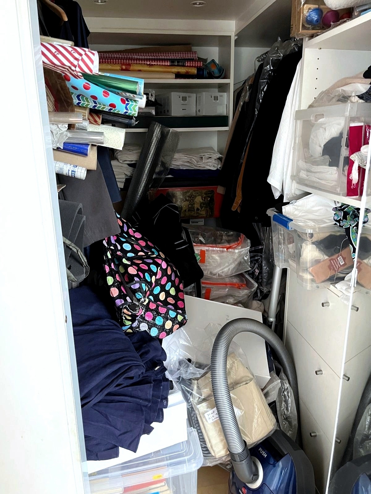 Dressing — tri et rangement — avant